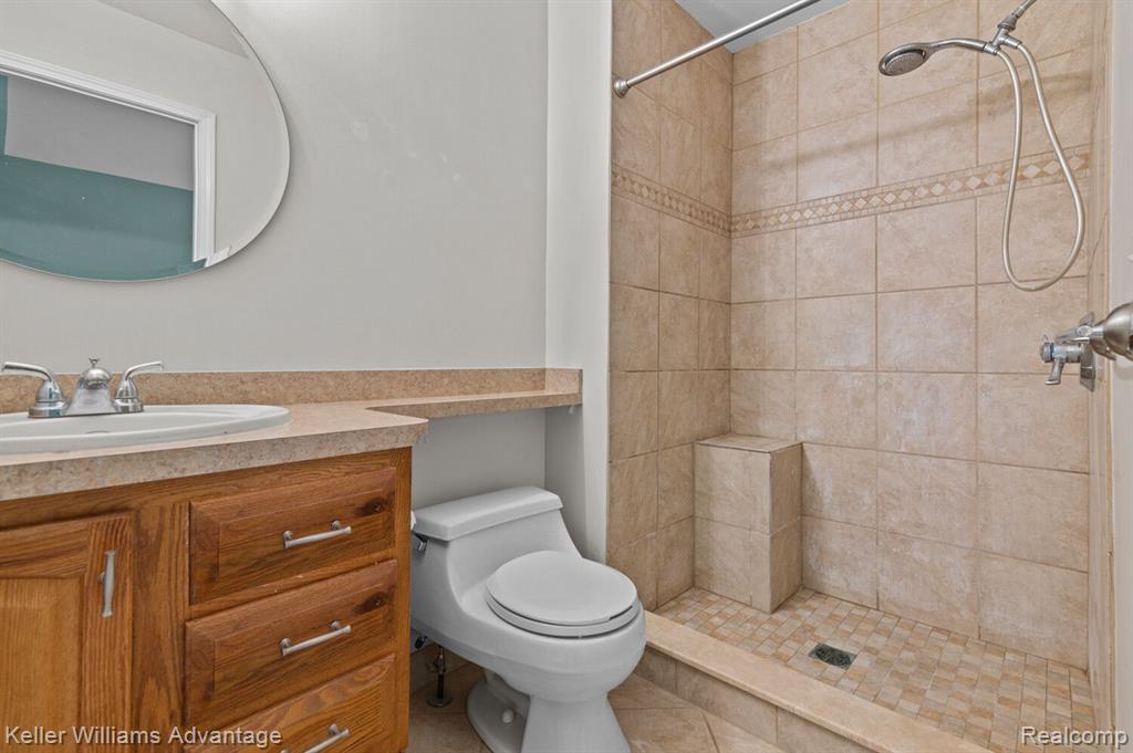 2527 PINE Drive, Wixom, MI 48393 — Photo 25