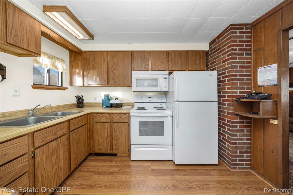 3004 Maplewood Drive, Fort Gratiot, MI 48059 — Photo 11