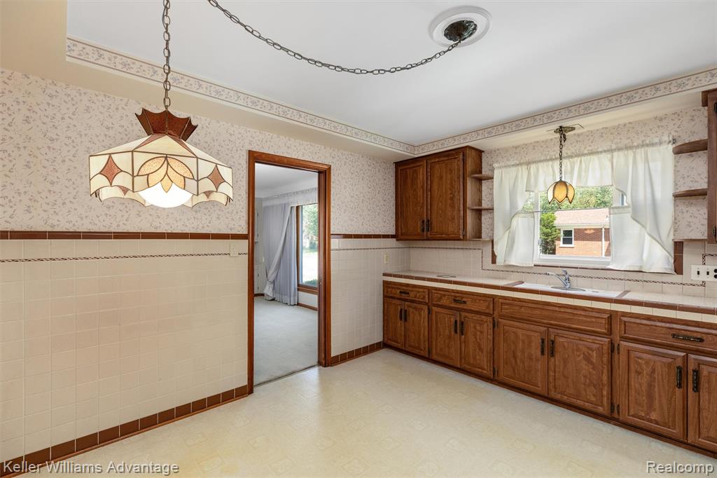 7320 Colonial Street, Dearborn Heights, MI 48127 — Photo 13