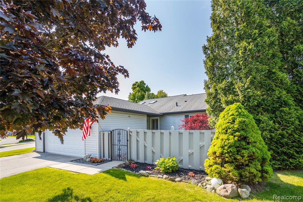 7566 Radcliffe, Brighton, MI 48114 — Photo 4
