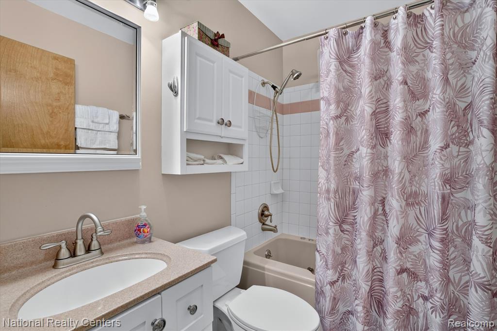 9450 Dexter Pinckney Road, Pinckney, MI 48169 — Photo 21