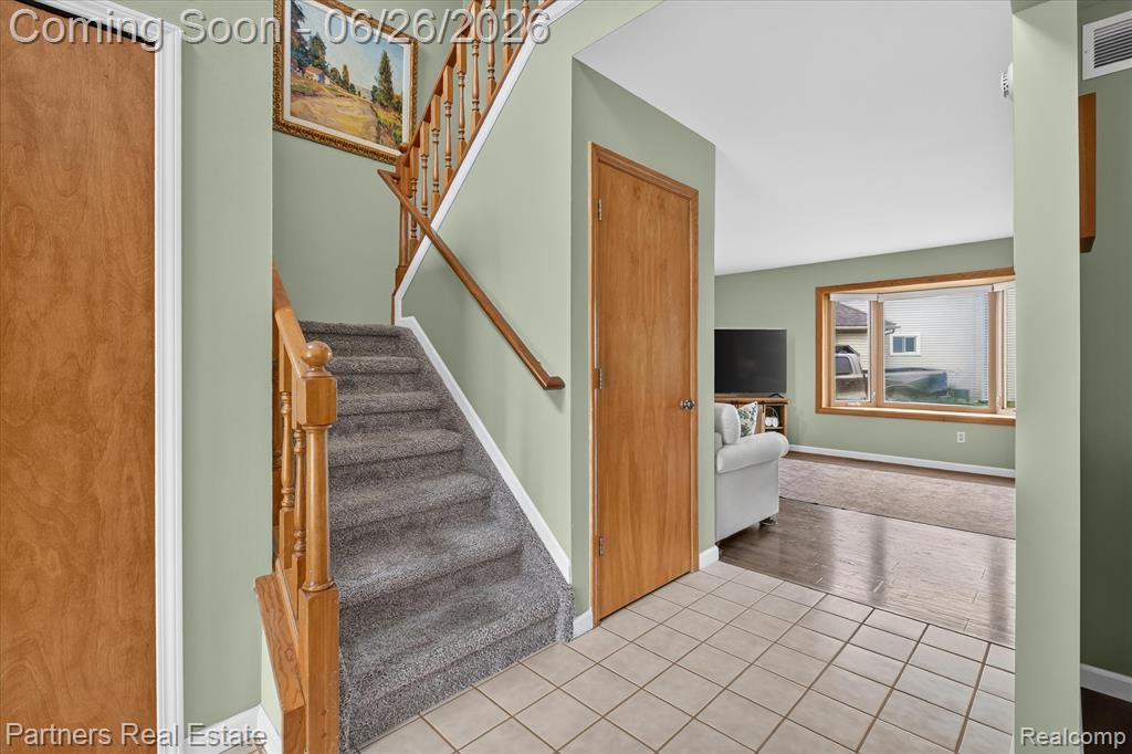 627 W Caledonia Street, Howell, MI 48843 — Photo 7