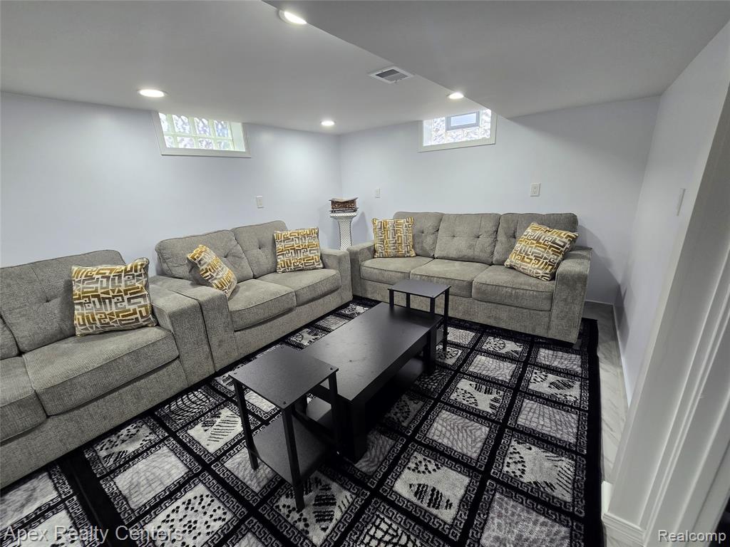 6320 Saint Marys Street, Detroit, MI 48228 — Photo 38