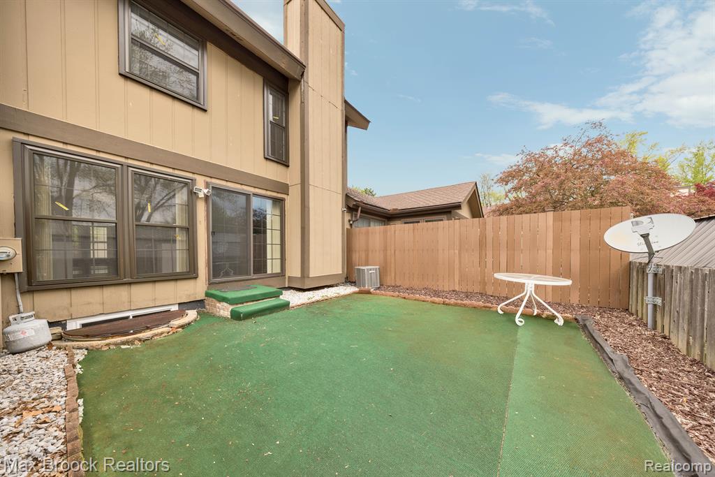 25260 GREENBROOKE #14 Drive, Southfield, MI 48033 — Photo 35