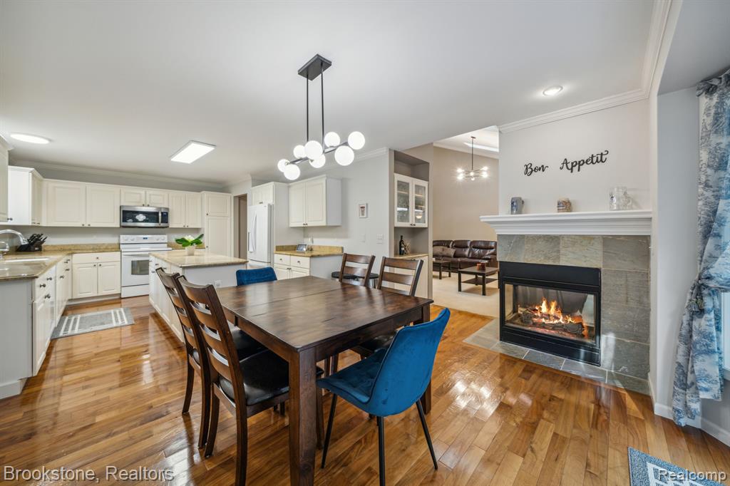 576 BLOOMER RIDGE Drive, Rochester, MI 48307 — Photo 12