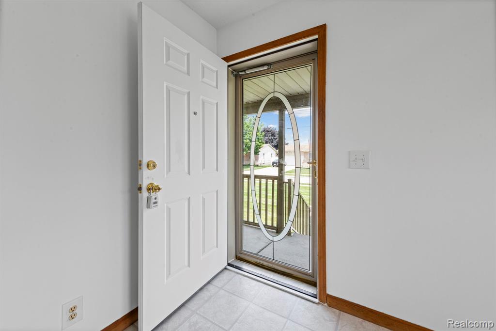 941 Pine Street, Wyandotte, MI 48192 — Photo 5