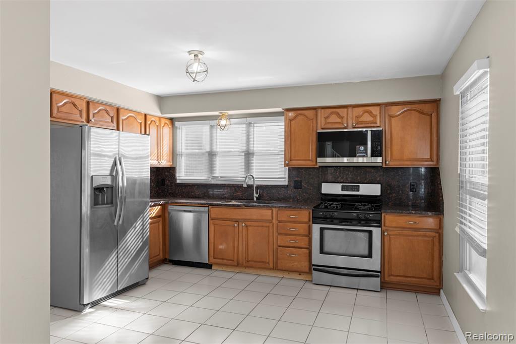 5428 Hammersmith Drive, West Bloomfield, MI — Photo 11