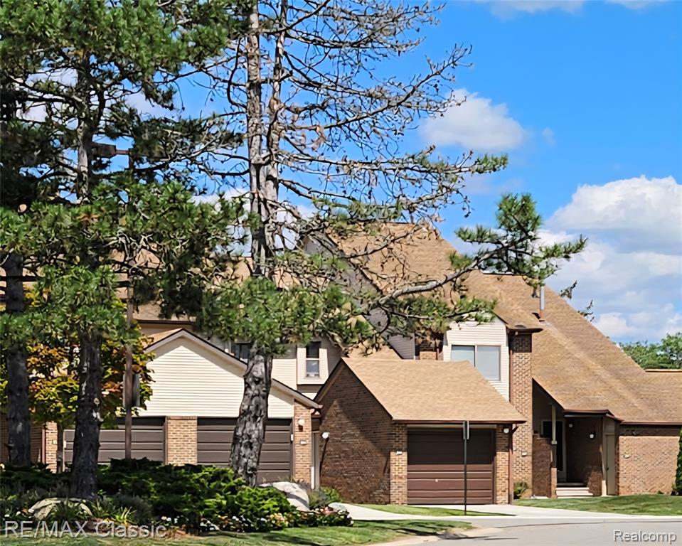 6740 Ridgefield Circle, 103, West Bloomfield, MI — Photo 3