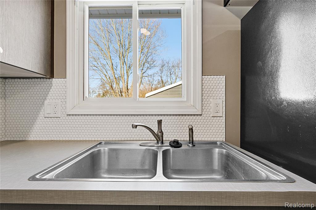 1273 Fall River Road, Ypsilanti, MI 48198 — Photo 11
