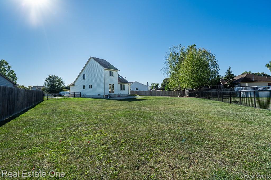 48749 Smokey Glen Court, New Baltimore, MI — Photo 39
