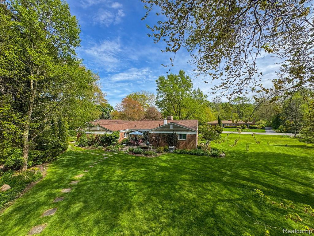 4540 BURNLEY Drive, Bloomfield Hills, MI 48304 — Photo 31