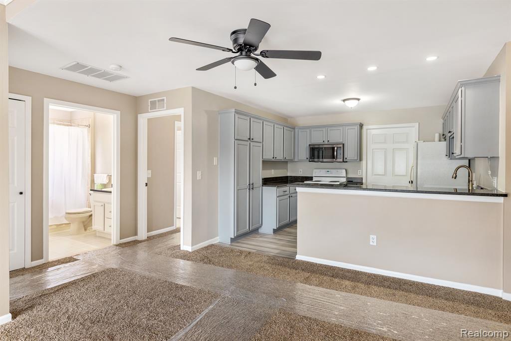 5764 ACORN Lane, 18, Sterling Heights, MI 48314 — Photo 12