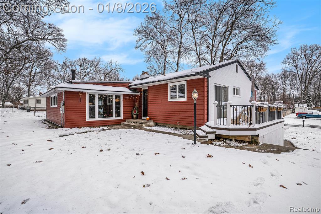 5995 Paramus, Clarkston, MI — front exterior
