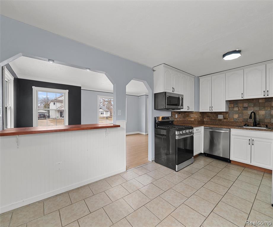 8916 Deering Street, Livonia, MI 48150 — Photo 12