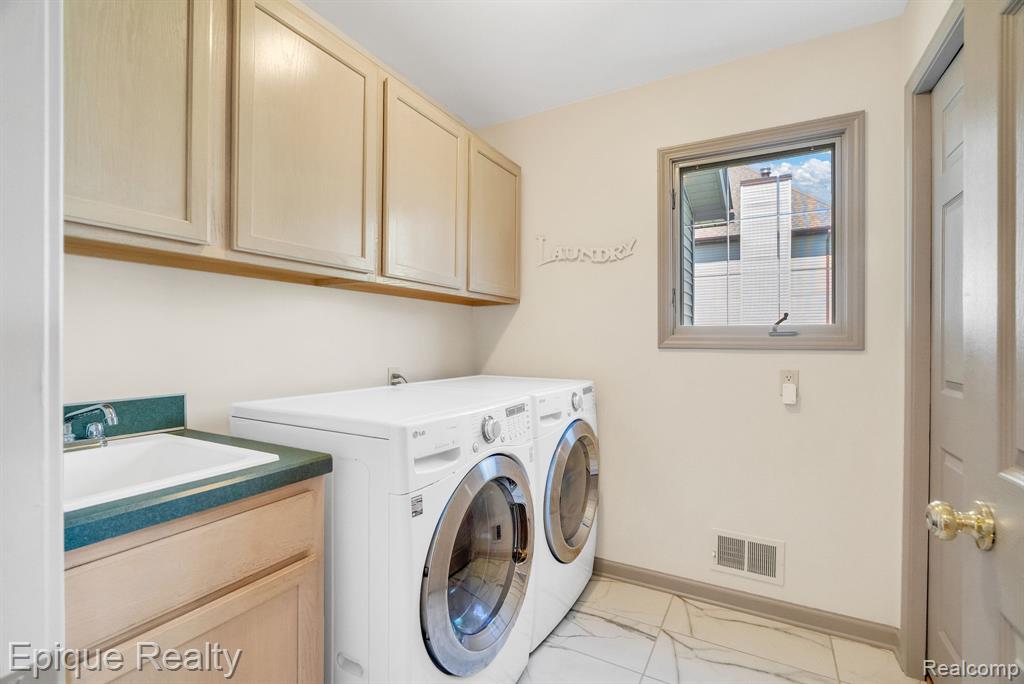 9493 Aspen View Drive, Grand Blanc, MI 48439 — Photo 29