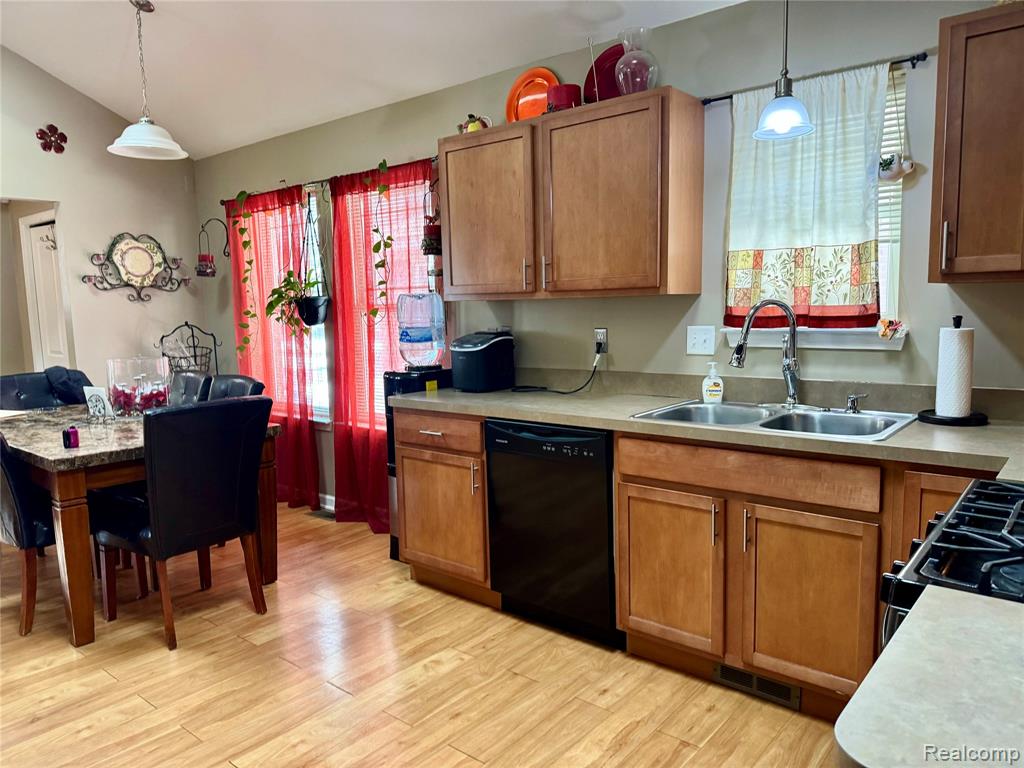 456 Vinewood Street, Wyandotte, MI 48192 — Photo 4