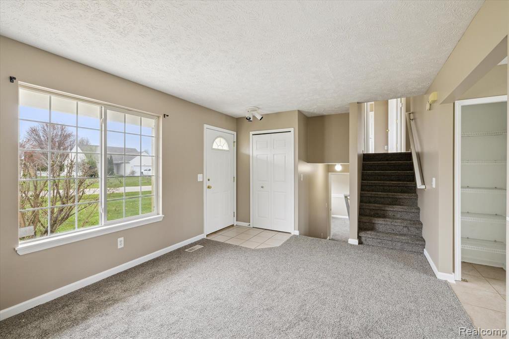 684 HAYSTACK Drive, Linden, MI 48451 — Photo 6