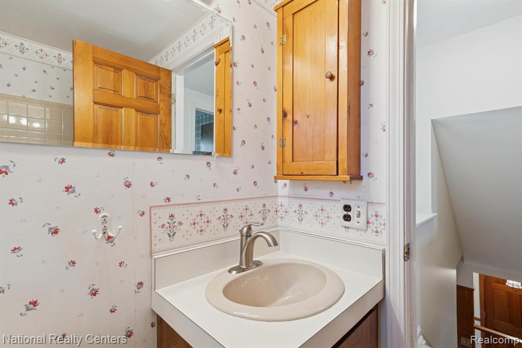 5621 Eastman Boulevard, West Bloomfield, MI 48323 — Photo 29