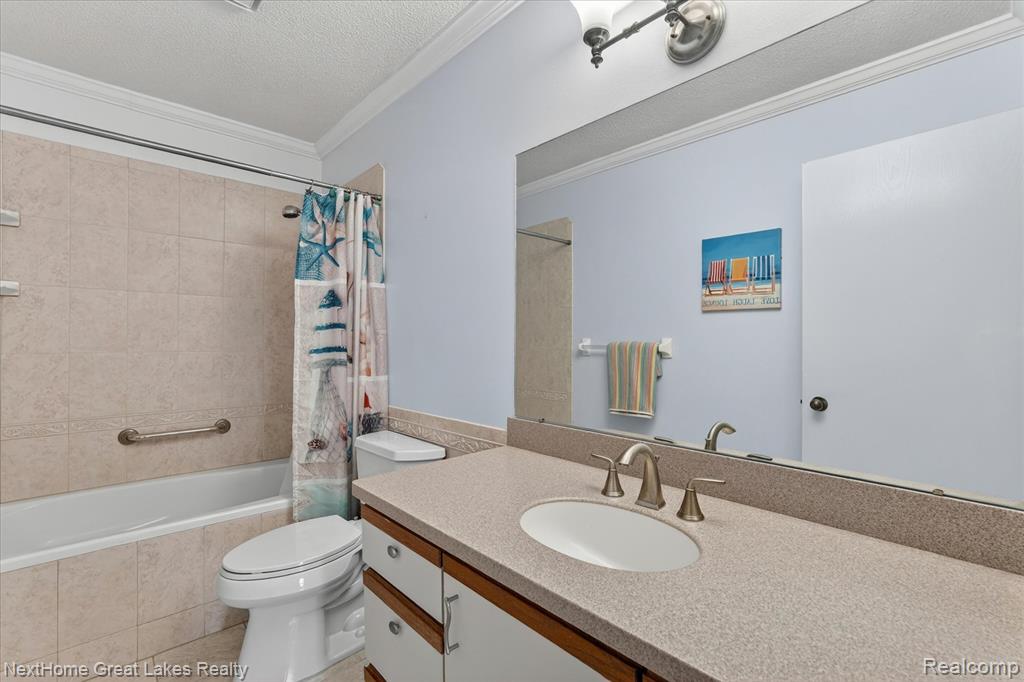 7475 Country Meadow Drive, Swartz Creek, MI 48473 — Photo 14