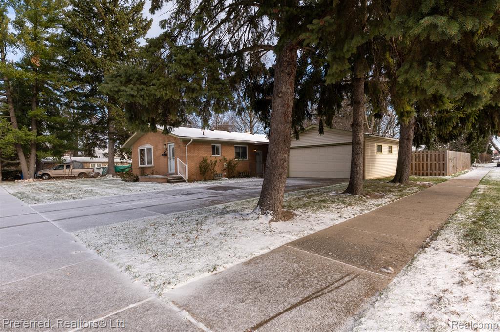 4565 UNIVERSAL Street, Dearborn Heights, MI 48125 — Photo 29