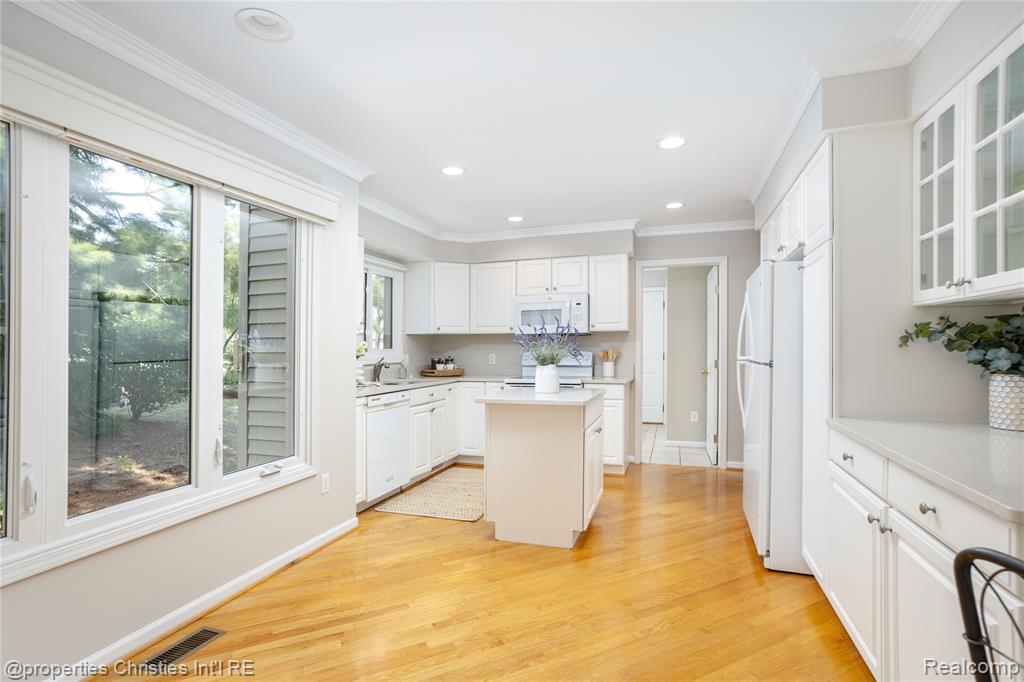 45330 Stonehedge Drive, 2, Plymouth, MI 48170 — Photo 12