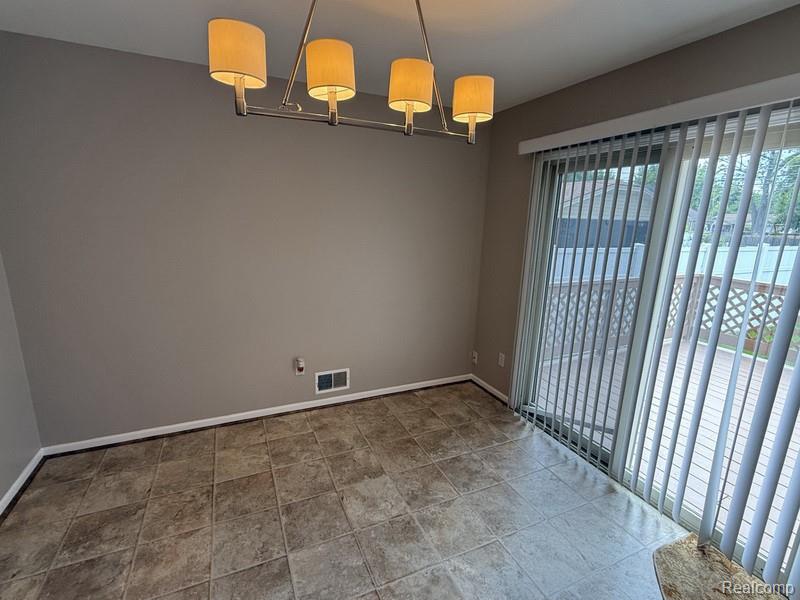 8303 Lenore Street, Dearborn Heights, MI 48127 — Photo 5