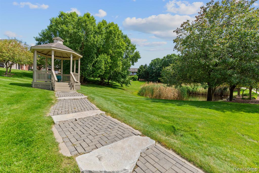 1924 FLAGSTONE Circle, Rochester, MI 48307 — Photo 30