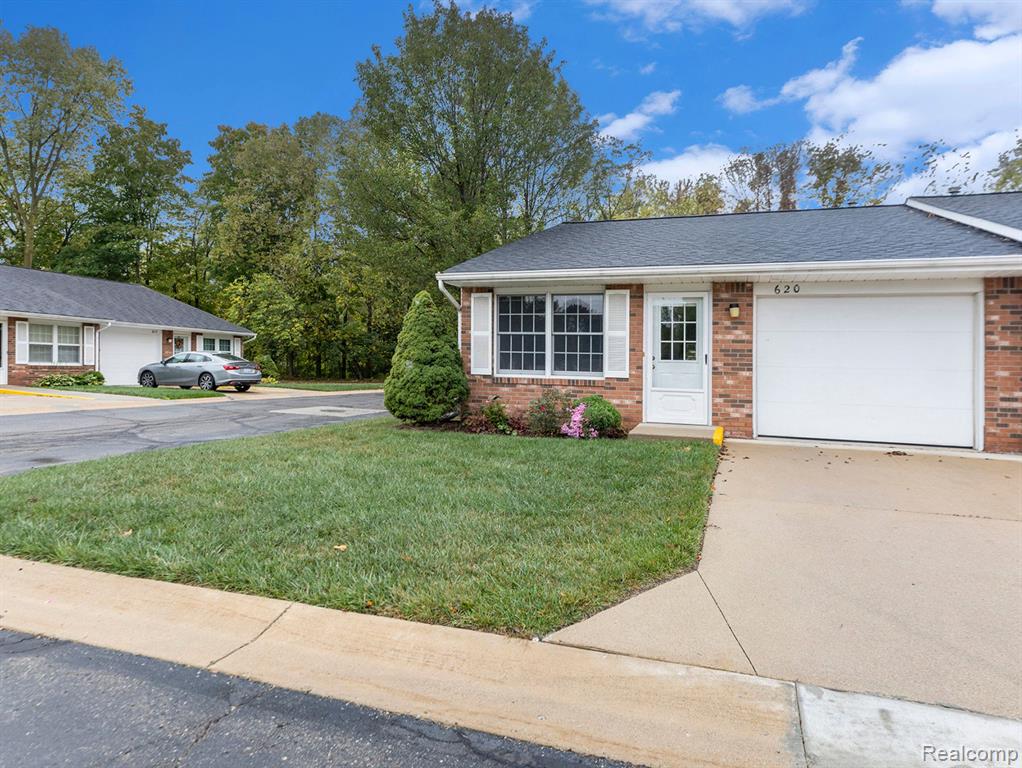 620 YORKSHIRE Square, Milan, MI 48160 — front exterior