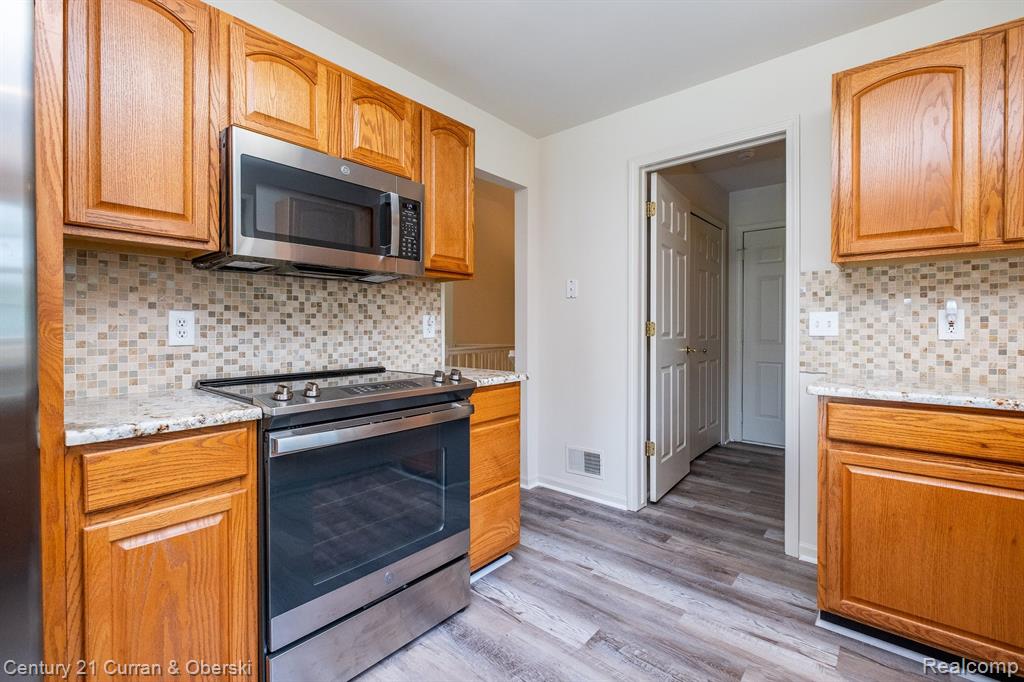 41841 RIVERWOOD Court, Canton, MI 48187 — Photo 15
