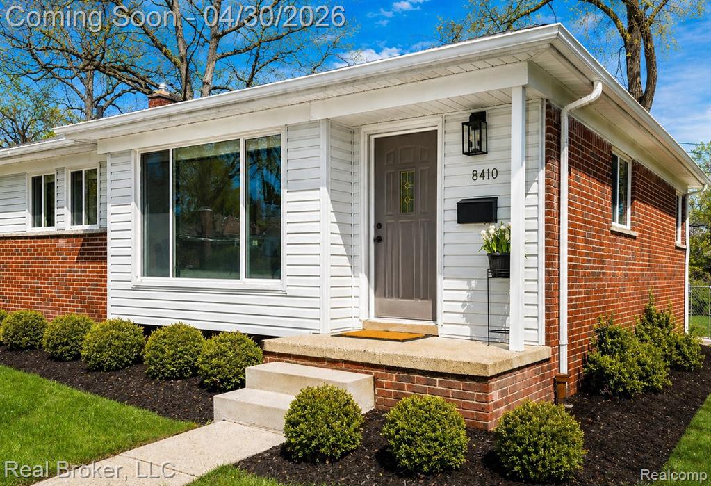 8410 Northfield Boulevard, Oak Park, MI 48237 — Photo 2