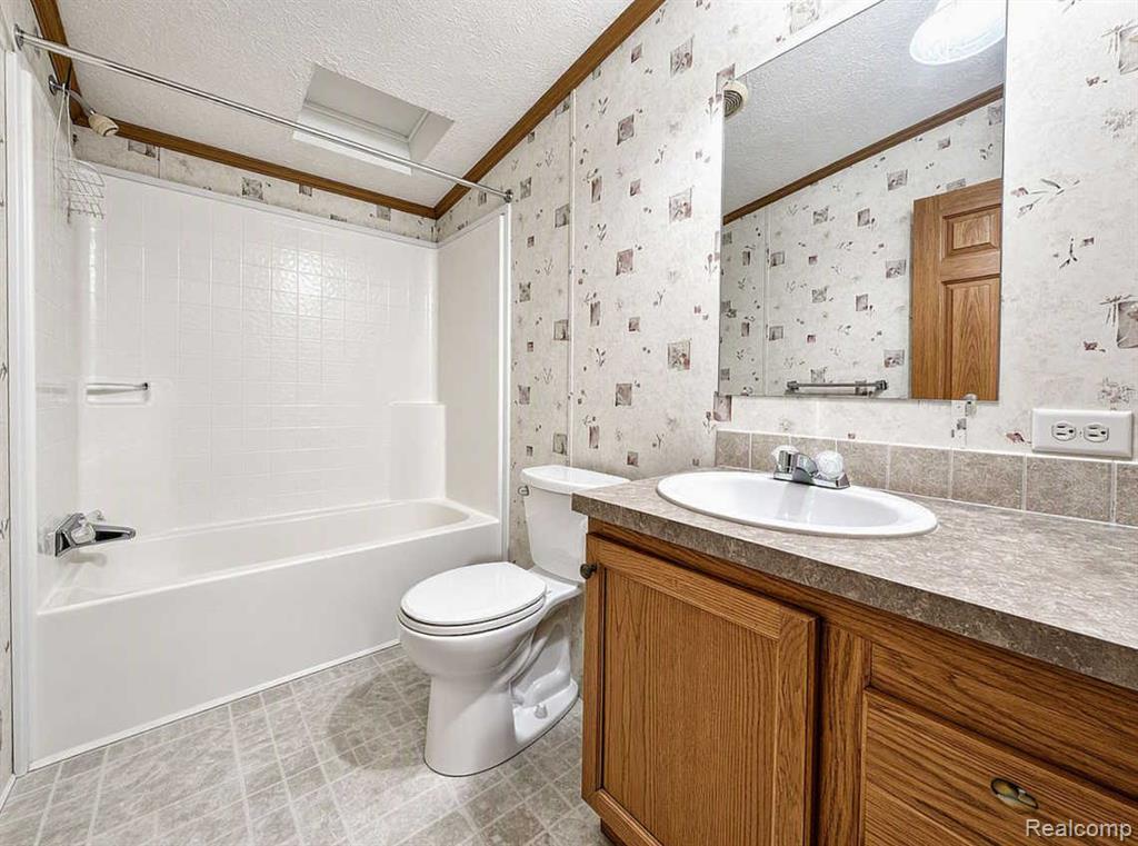 29258 Hidden River Drive, Gibraltar, MI — Photo 17