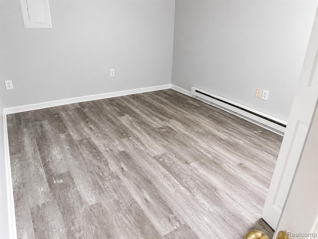 617 W Commerce Road, Walled Lake, MI 48382 — Photo 10