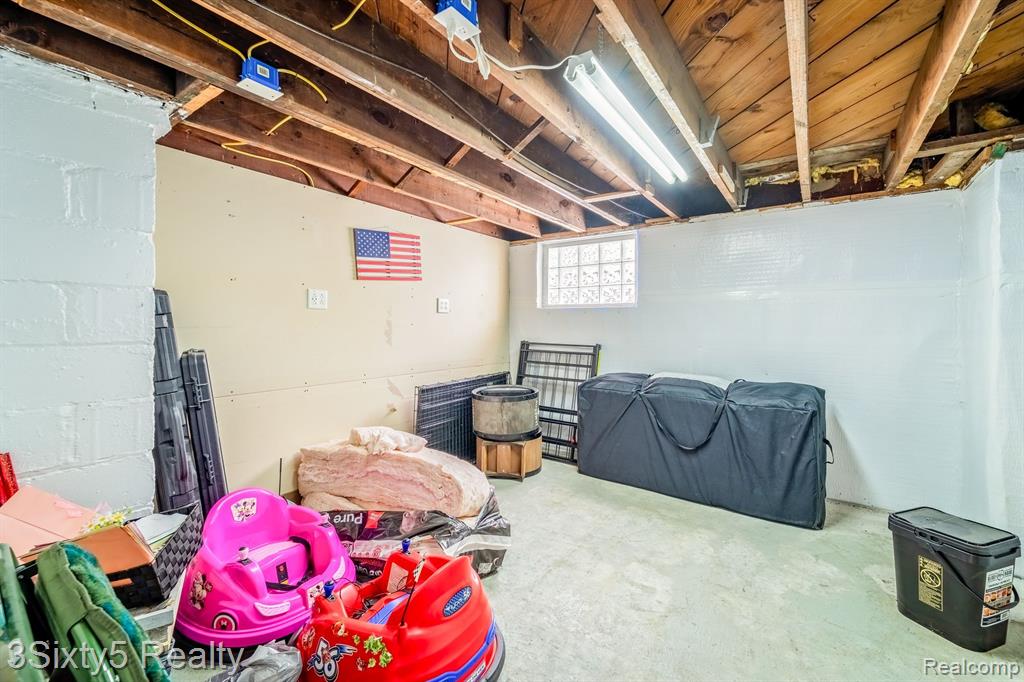 744 RIVERBANK Street, Wyandotte, MI 48192 — Photo 38