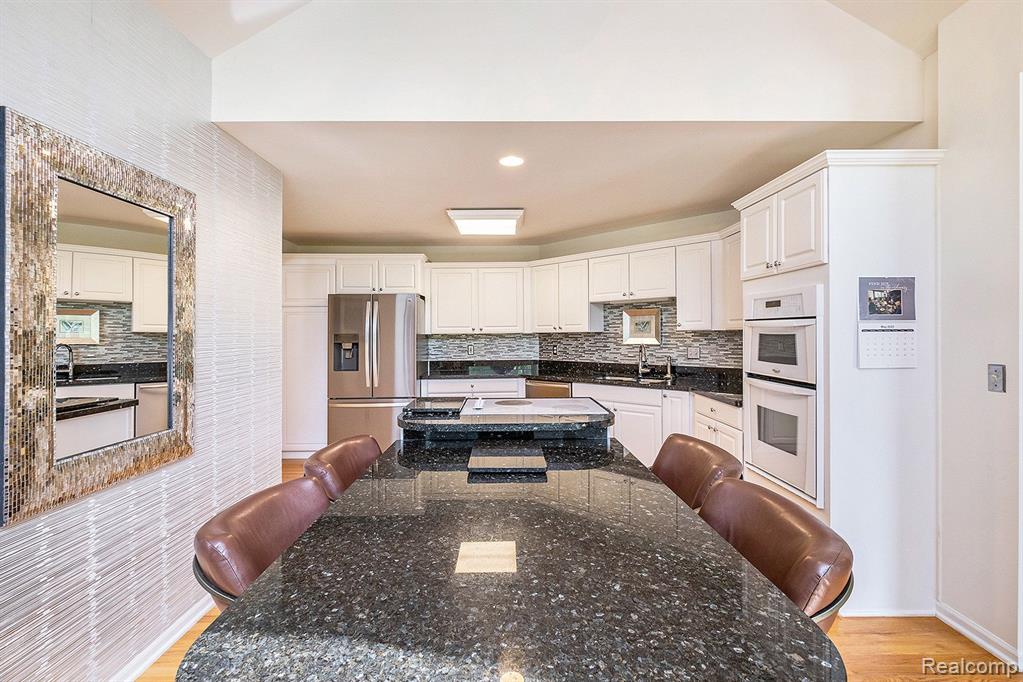 16480 DUSKLIGHT Drive, Fenton, MI 48430 — Photo 11