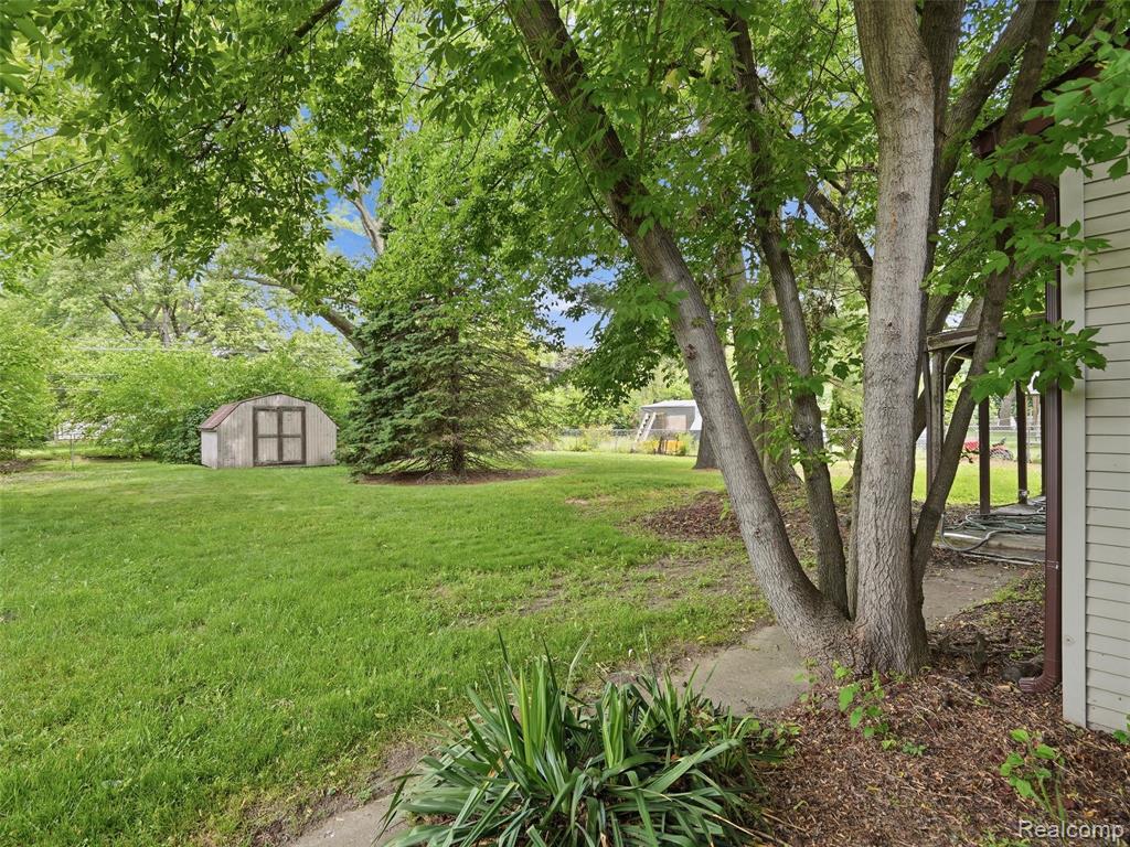 37843 Emery Street, Clinton Twp, MI 48036 — Photo 23