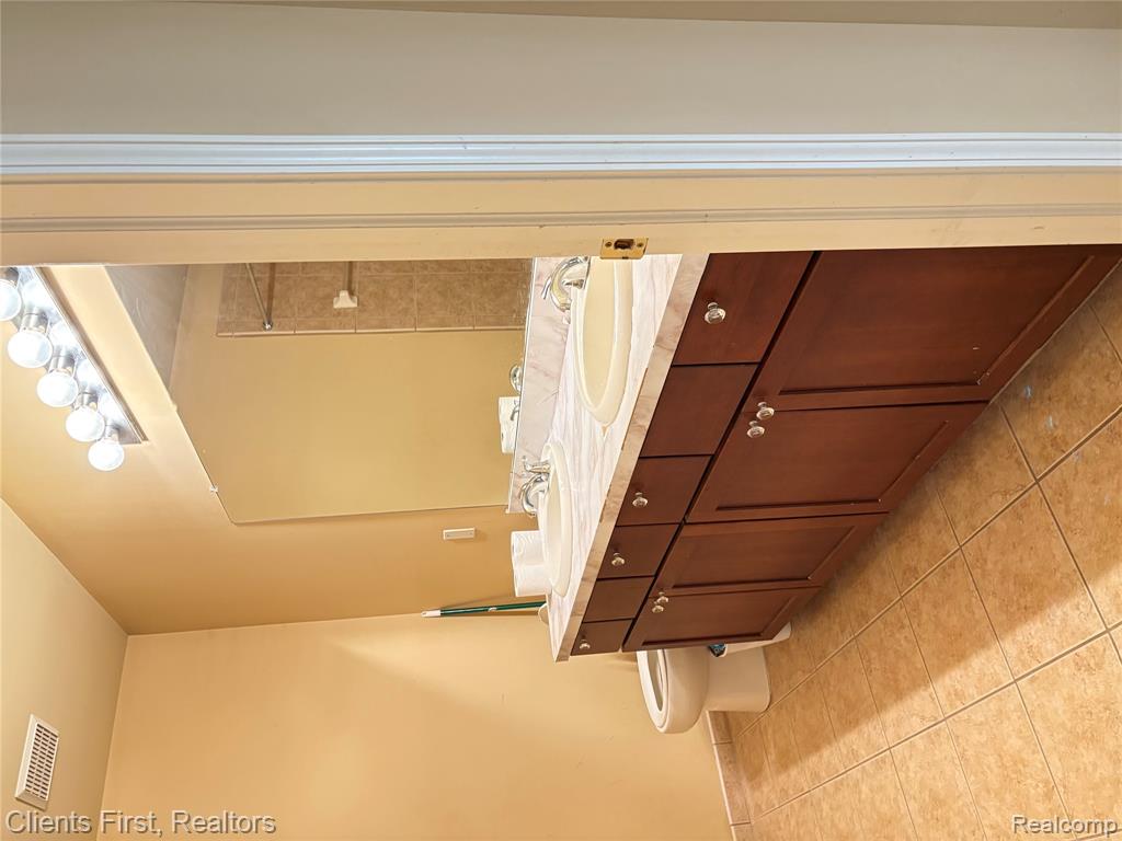 5965 Rolling Ridge Drive, Trenton, MI 48183 — Photo 39