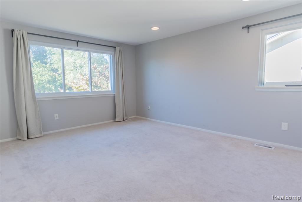 7337 Oak Tree Drive, West Bloomfield, MI — Photo 24