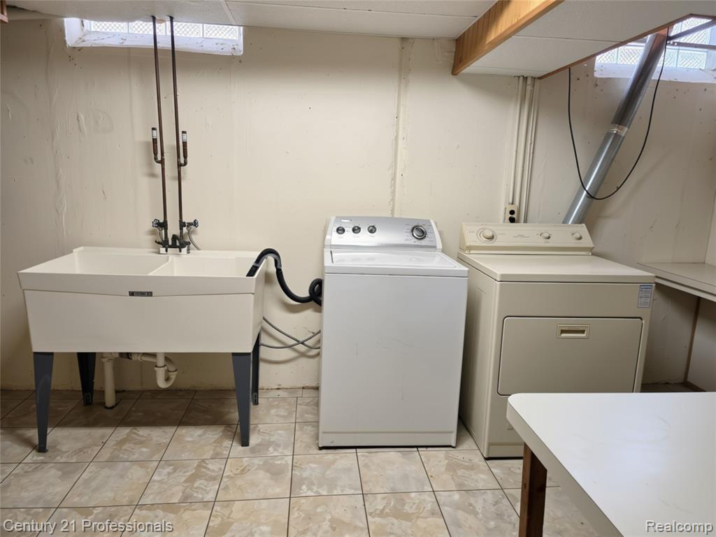 8563 Centralia Street, Dearborn Heights, MI 48127 — Photo 16