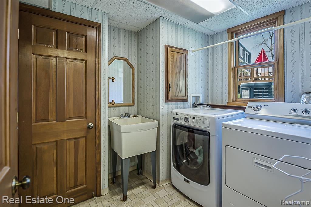 7311 BISCAYNE Court, White Lake, MI 48383 — Photo 38