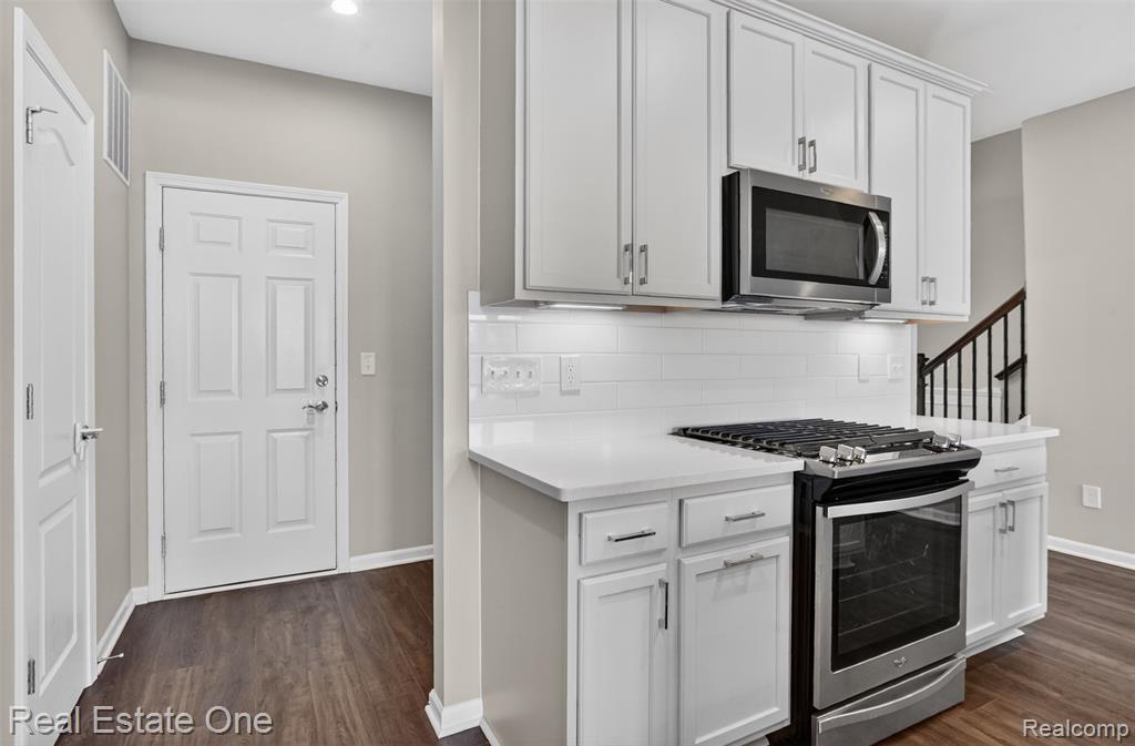 4799 Broomfield Way, Lake Orion, MI — Photo 15