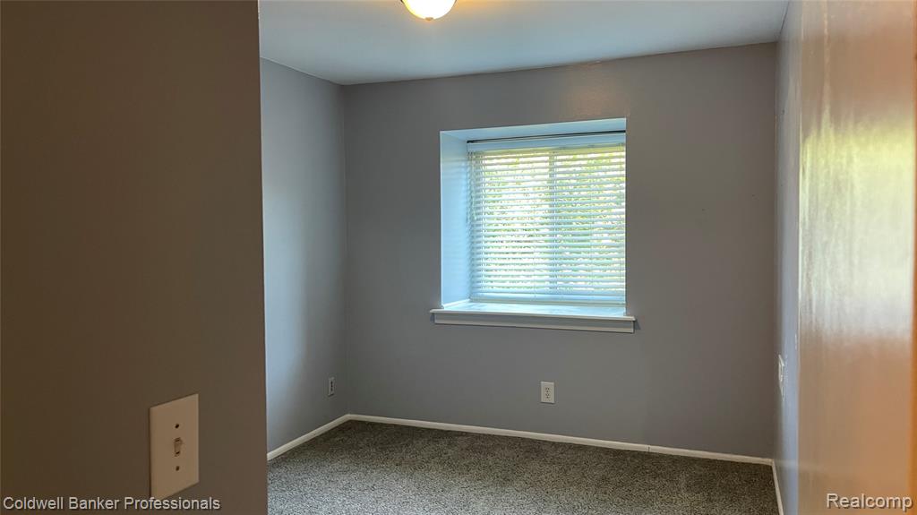 530 Riviera Drive, Saint Clair Shores, MI 48080 — Photo 9
