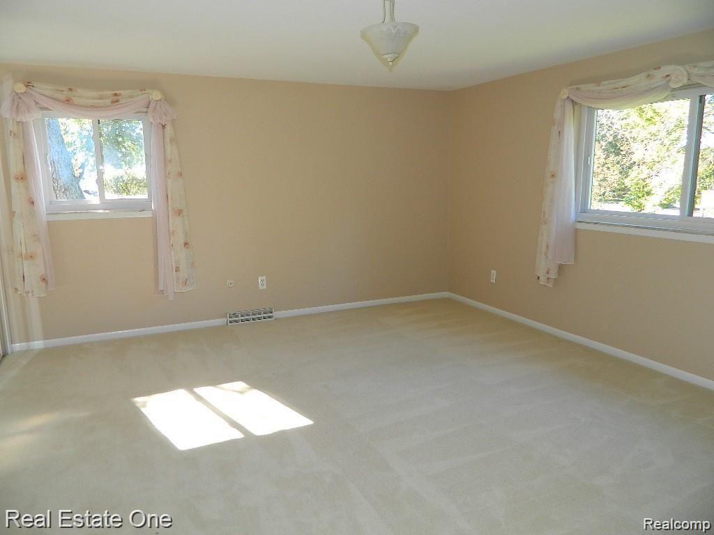 6927 Northpoint Drive, Troy, MI 48085 — Photo 23