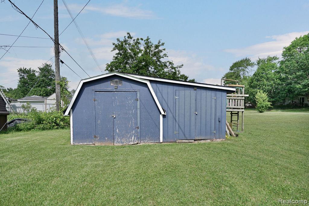 5607 Genesee Avenue, Otter Lake, MI 48464 — Photo 25
