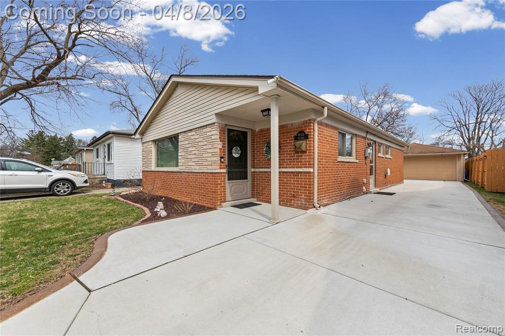 4685 Universal Street, Dearborn Heights, MI 48125 — front exterior