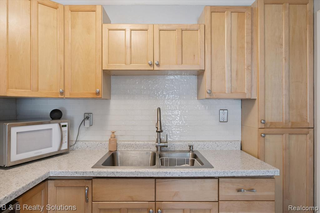 4065 Rosemound Avenue, Waterford, MI 48329 — Photo 20