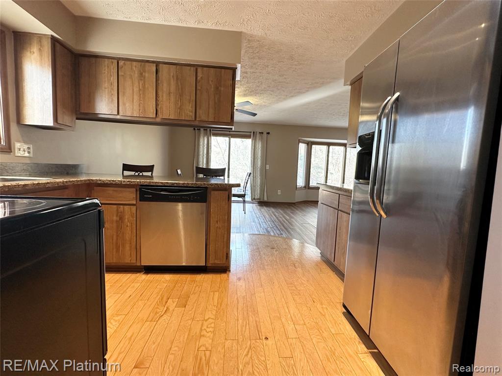 470 Woodstone Road, 33, Waterford, MI 48327 — Photo 13