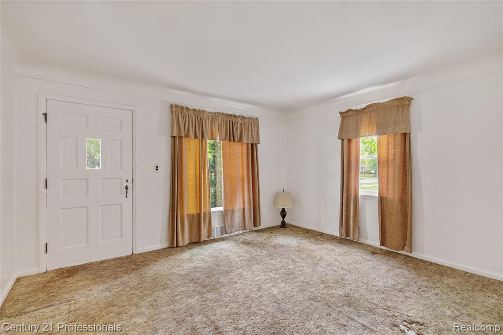 6953 N Vernon Street, Dearborn Heights, MI 48127 — Photo 5