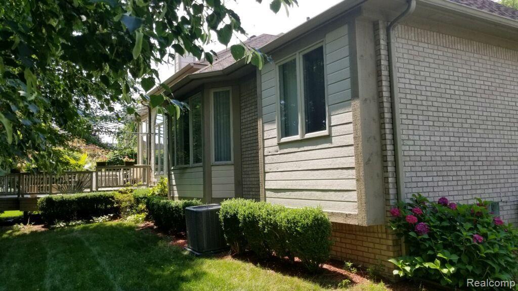 48280 ELMWOOD Drive, Shelby Twp, MI 48315 — Photo 12