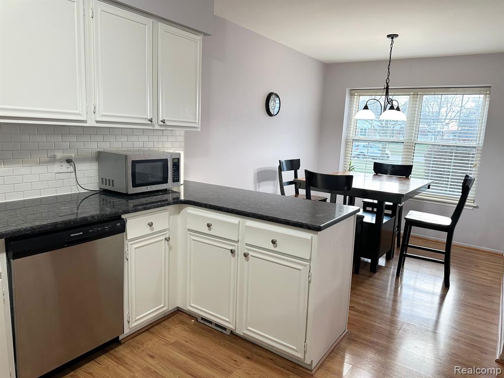 21306 E GLEN HAVEN Circle, Northville, MI 48167 — Photo 11