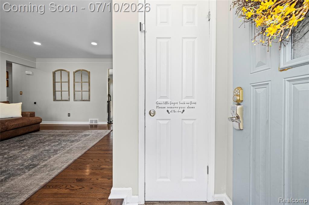 8561 Liberty Boulevard, Westland, MI — Photo 6